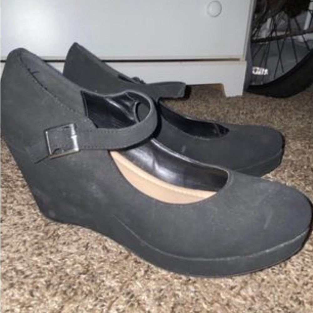 Black wedged heel women size 8